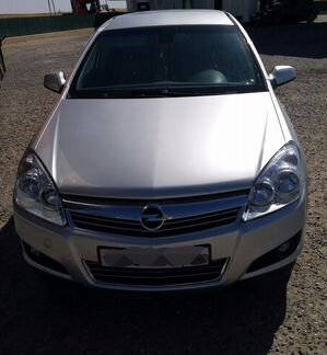 Opel Astra 1.8 МТ, 2008, седан, битый