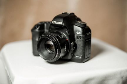 Canon 5D mark 2 + EF 50mm f1:8