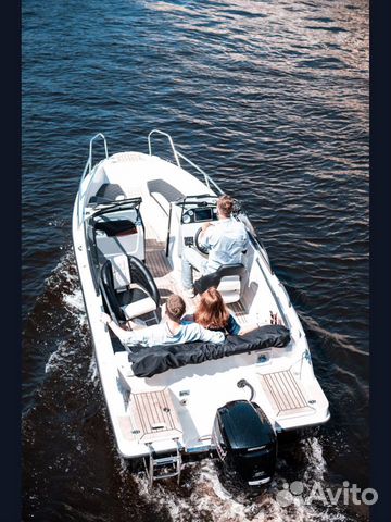 Аренда катера с капитаном. Развод мостов, свидания