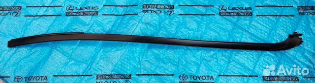 Молдинг лобового стекла Ленд Крузер 200 правый б\у