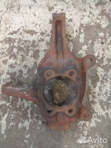 Кулак поворотный передний правый на Ниссан Кашкай