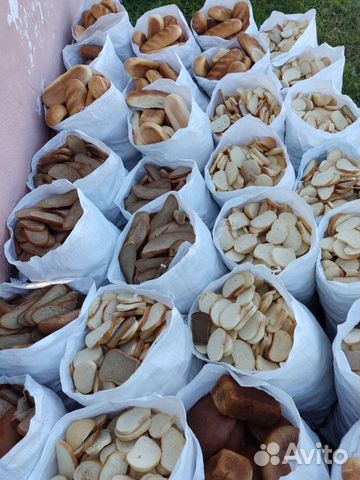 Хлеб батон на корм животным