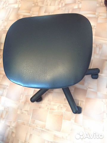 Стул на колесиках