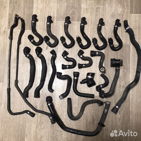 Патрубок охлаждения на бмв Е81,Е87,Е90,Е92