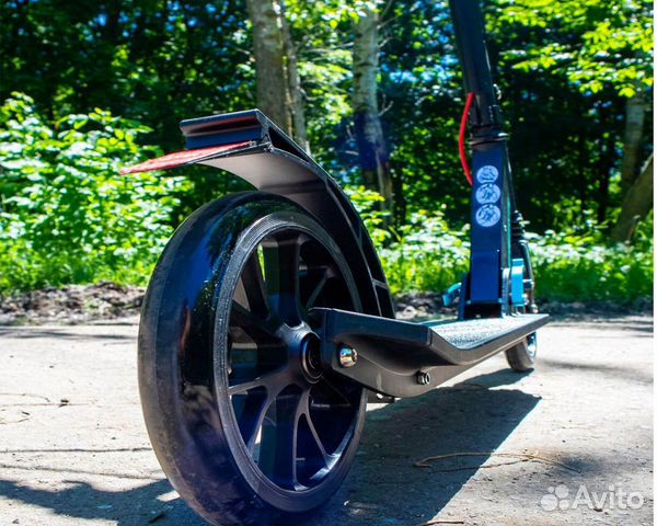 Cамокат с амортизатором и ручным тормозом TT Delta