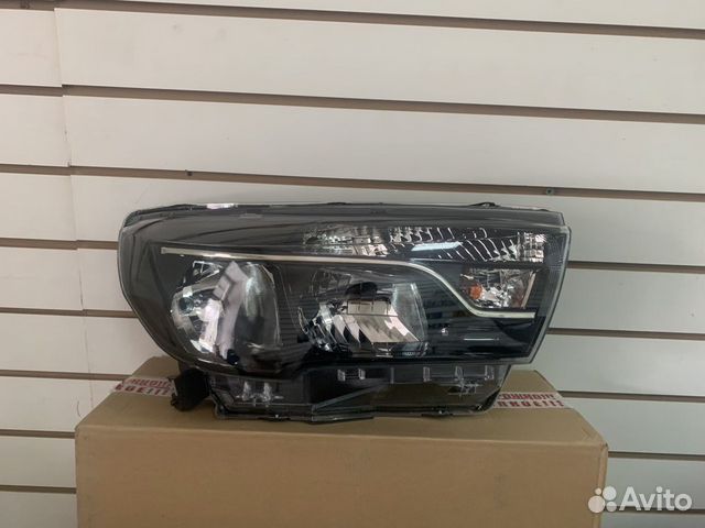 Фара правая LADA Vesta / Лада Веста с логотипом