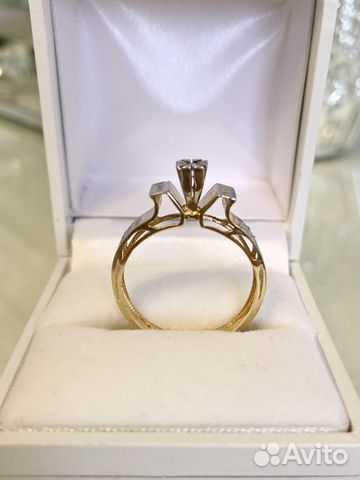 Золотое кольцо с бриллиантами Золотое кольцо с бриллиантами