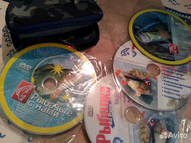 DVD-диски и мини-чехольчик для крючков рыбацкий
