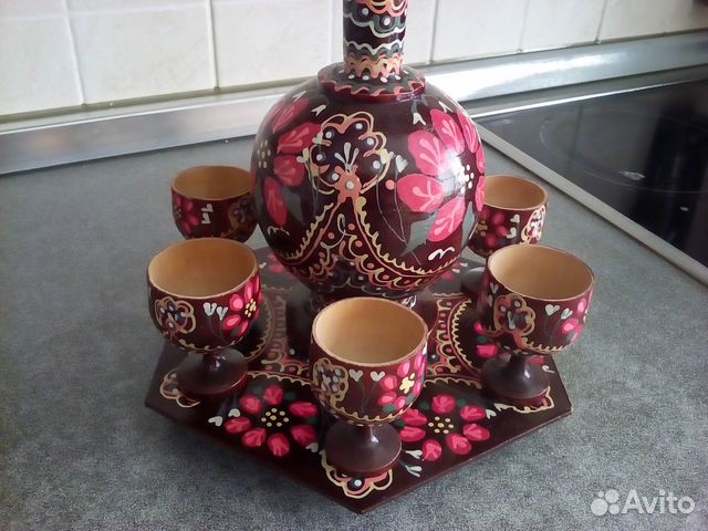 Графин с рюмками на подносе дерево роспись СССР Графин с рюмками на подносе дерево роспись СССР