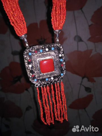 Колье коралловое с подвеской