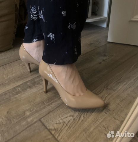 Женские вечерние туфли цвета беж