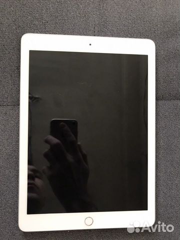 Продаю iPad 2018 32gb silver WiFi 6го поколения