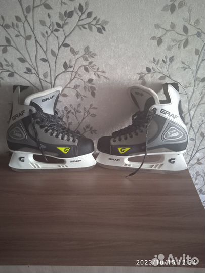 Коньки хоккейные