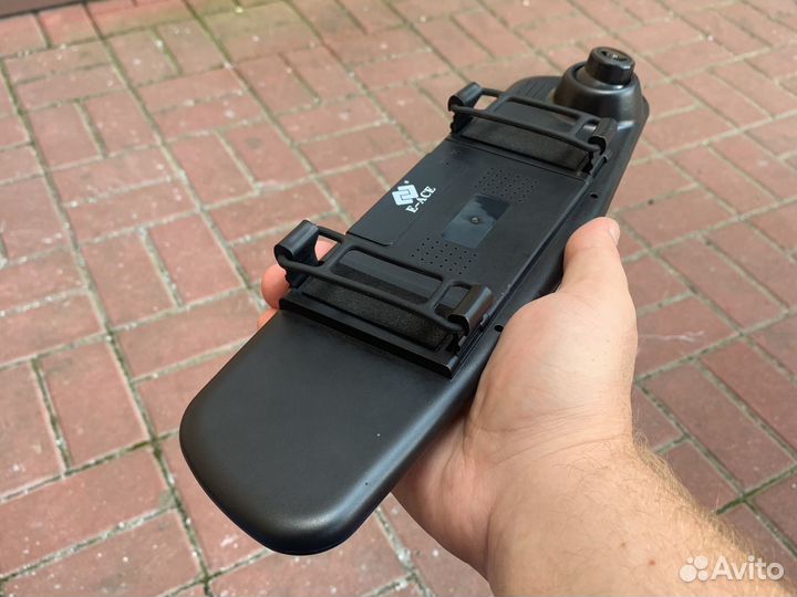 Зеркало с видеорегистратором и камерой