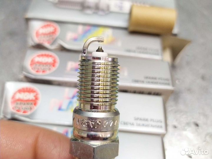 Свеча зажигания NGK 