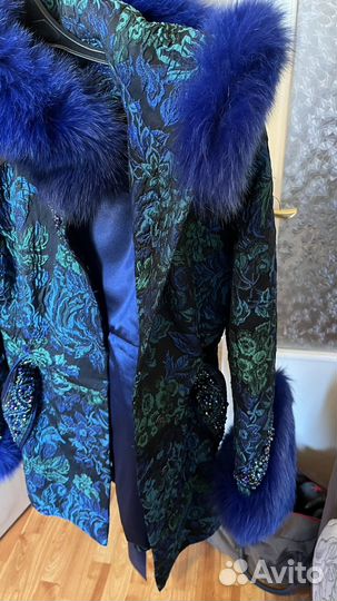 Пальто зимнее с капюшоном 46