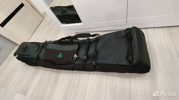 Продаст чехол для сноуборда на колёсах 166