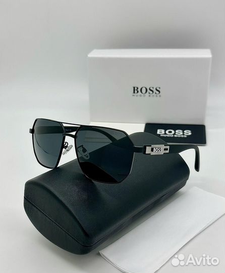 Солнцезащитные очки Boss