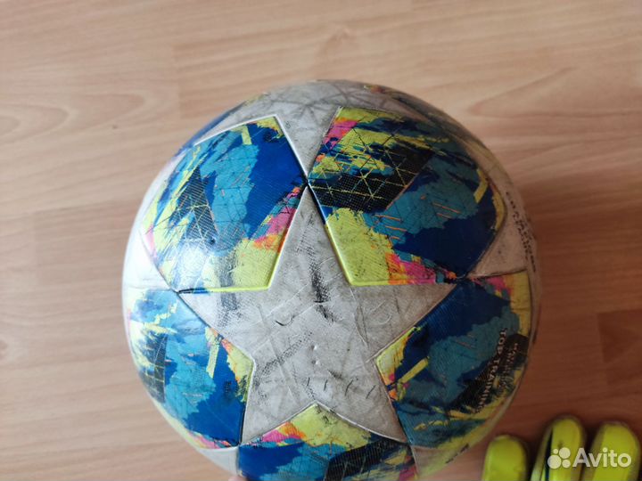 Футбольный мяч adidas