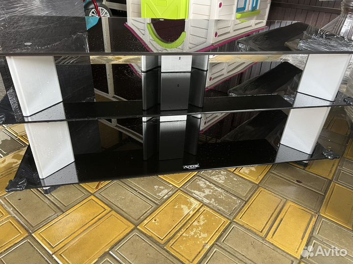 Стеклянная тумба