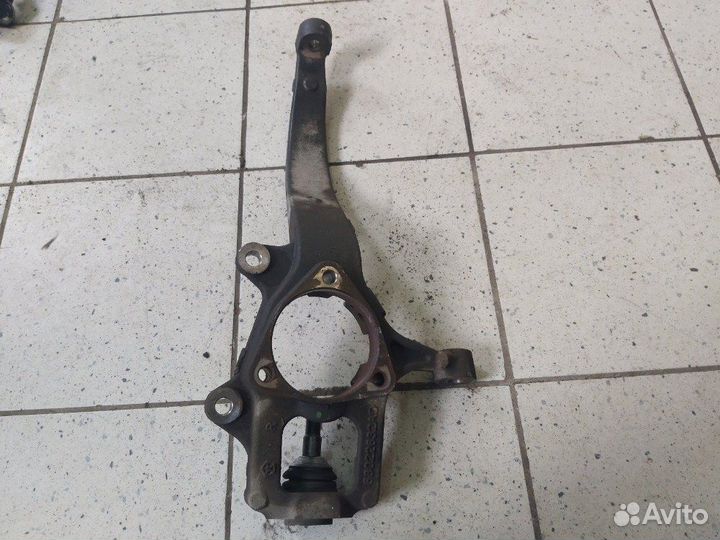 Кулак передний правый Jeep Grand Cherokee 4 WK2