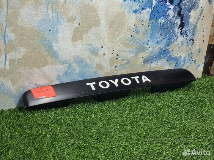 Накладка Toyota Hiace Regius 8