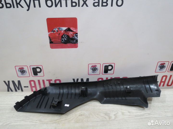 Обшивка стойки задняя правая Volkswagen Polo