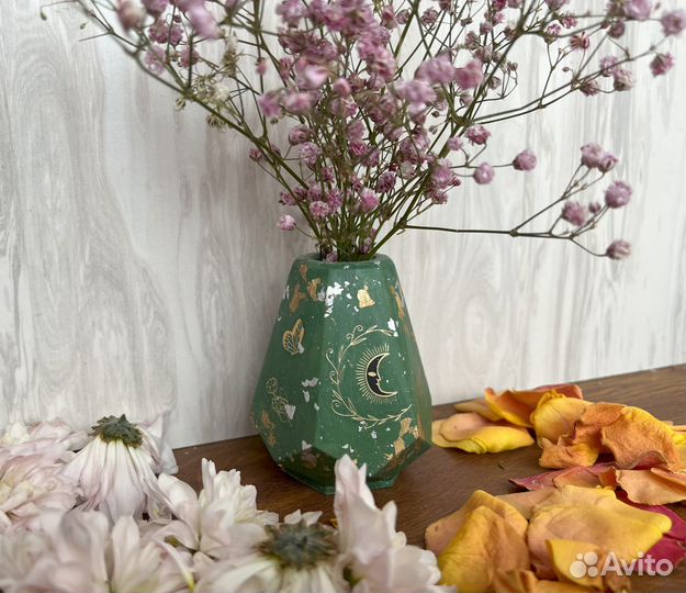 Декоративная ваза из гипса ручной работы