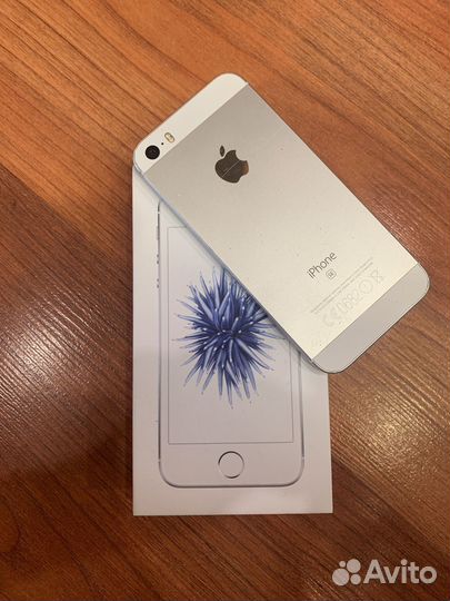 iPhone SE, 64 ГБ