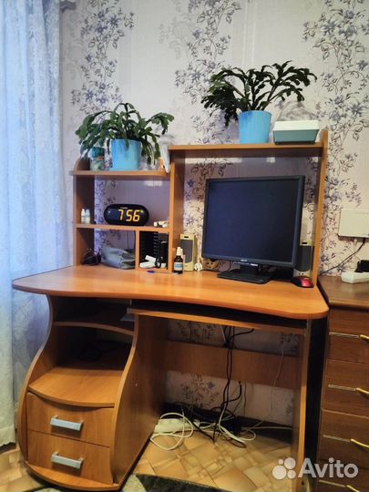 Компьютерный стол