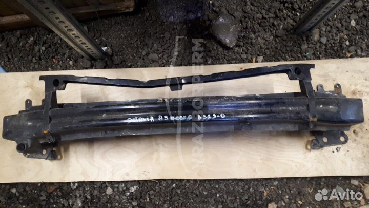 Усилитель бампера Skoda Octavia