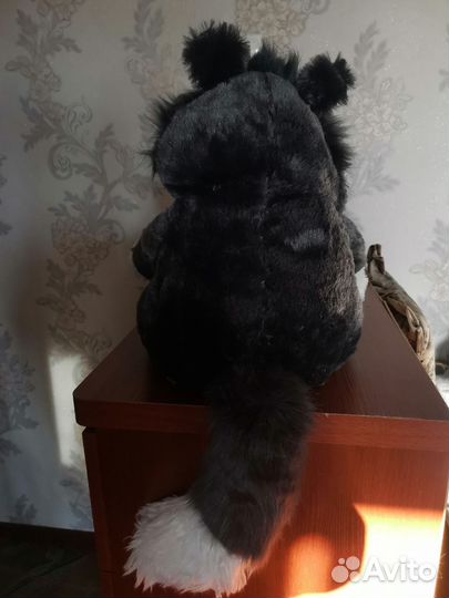 Большая мягкая игрушка, недовольный кот