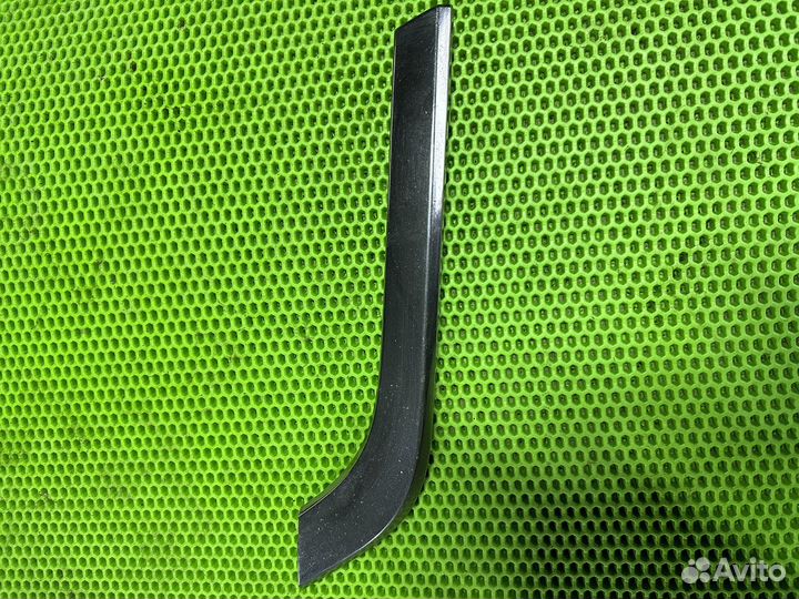 Молдин переднего бампера нижний левый LADA vesta