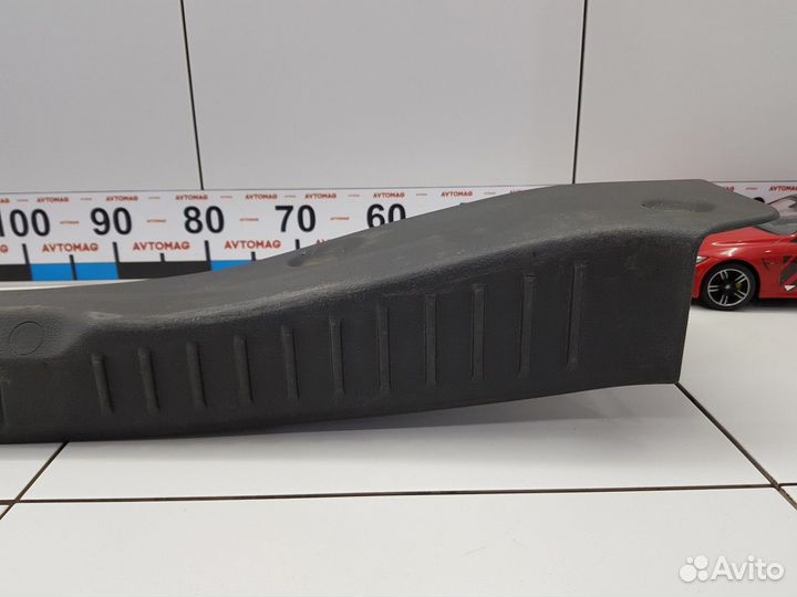 Обшивка багажника на заднюю панель (Ford Focus)