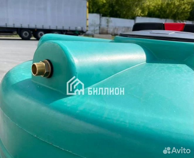 Емкость пластиковая на дачу 1000л