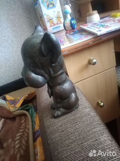 Щенок с медалью металл