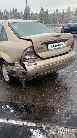 Ford Focus 2.0 AT, 2001, битый, 180 000 км