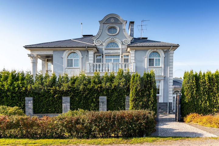 Коттедж 575 м² на участке 48 сот.