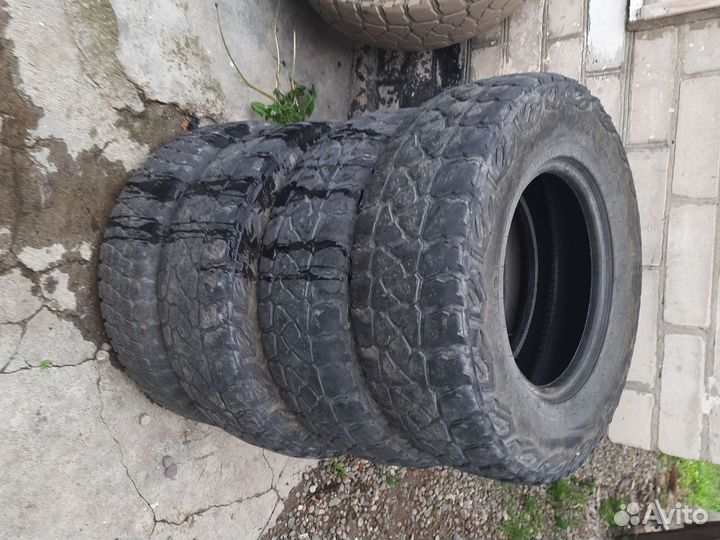 Kumho Road Venture AT 235/75 R15 107