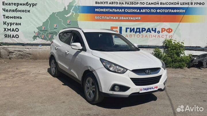 Накладка центральной консоли левая Hyundai ix35 1847902Y0509P