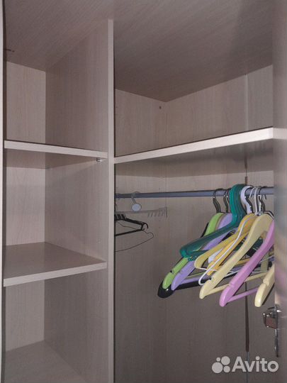 Угловой шкаф