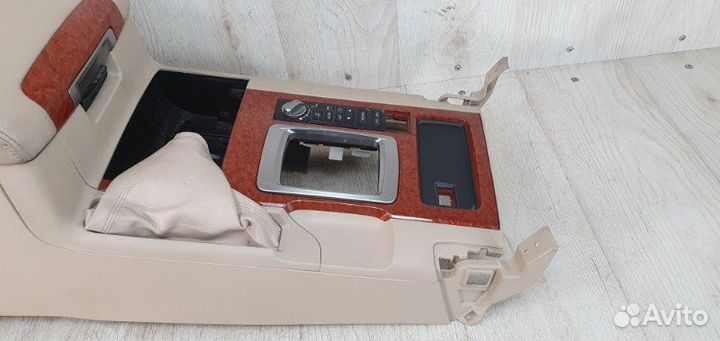 Подлокотник Toyota Land Cruiser 200