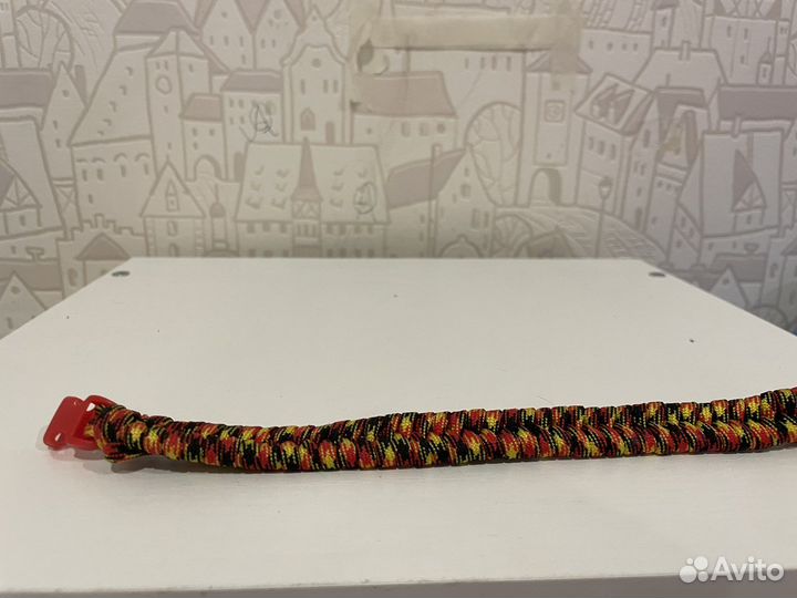 Браслет из паракорда