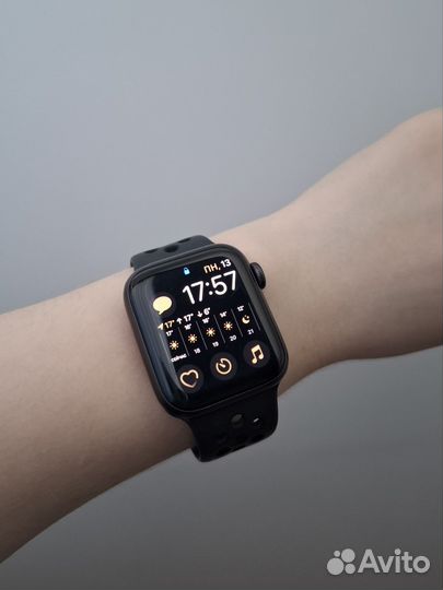 Apple Watch SE x Nike 40mm