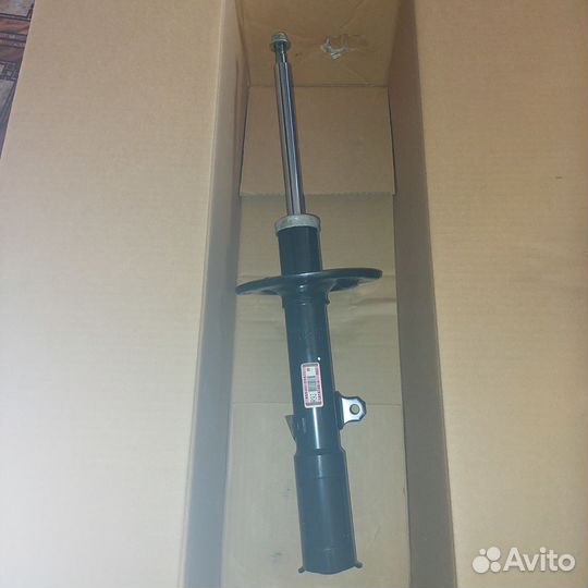 Стойка на toyota camry 55 левая задняя