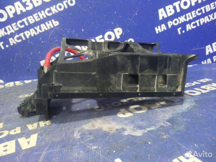 Блок предохранителей под капот Opel Astra H