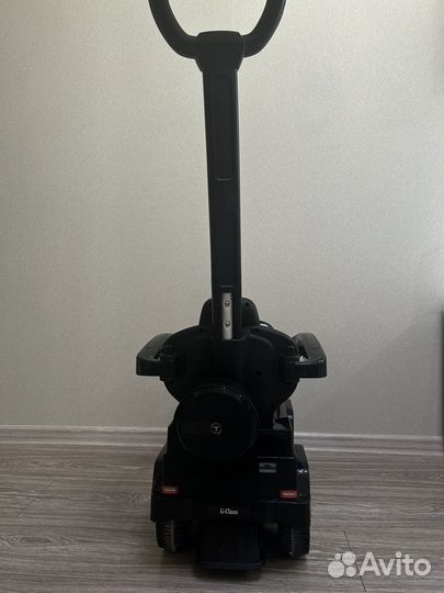 Машинка каталка толокар с ручкой