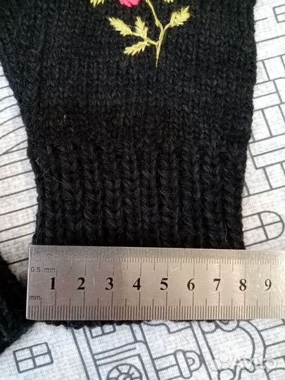 Вязаные женские перчатки