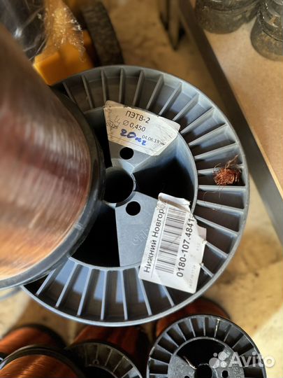 Медная проволока в катушках