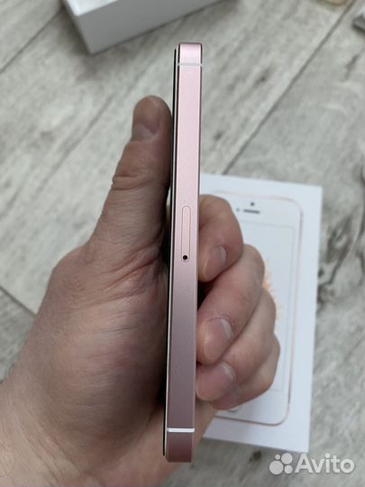 iPhone SE, 32 ГБ